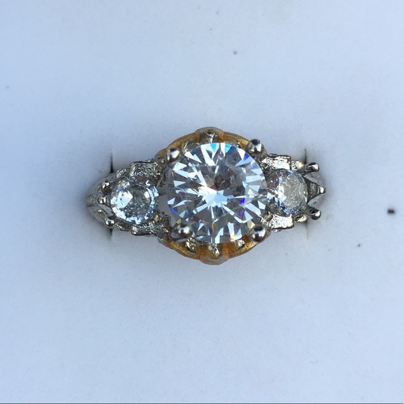 WOMENS RING - Picture 2 of 5